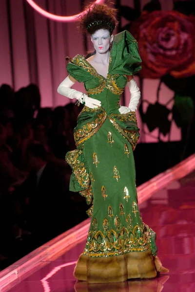 Look 18